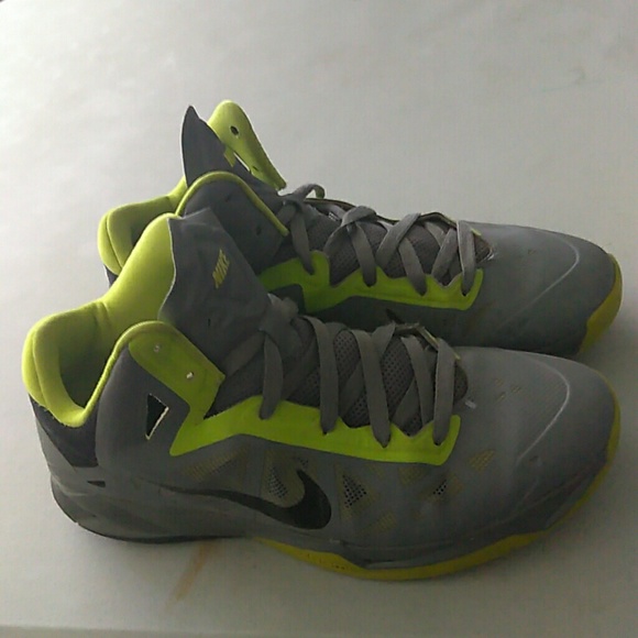 Nike - Picture 2 of 5